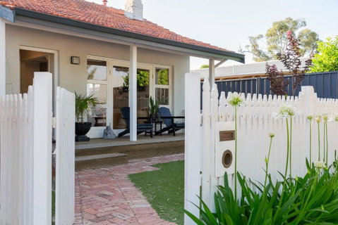 Guildford Cottage By Swan Bnb Management - Accommodation Mount Tamborine 0