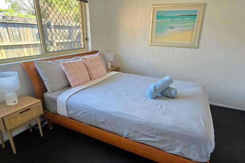 Relaxing Hamptons Style Home In Forest Lake - Accommodation Mount Tamborine 2