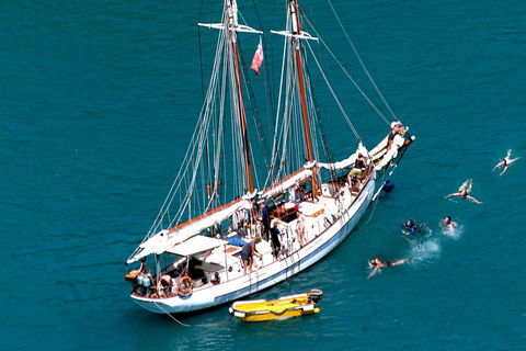 Whitehaven Beach Sailing And Snorkeling Cruise - Accommodation Mount Tamborine 3