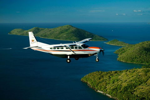Reef And Island Scenic Flight From Airlie Beach - Accommodation Mount Tamborine 3